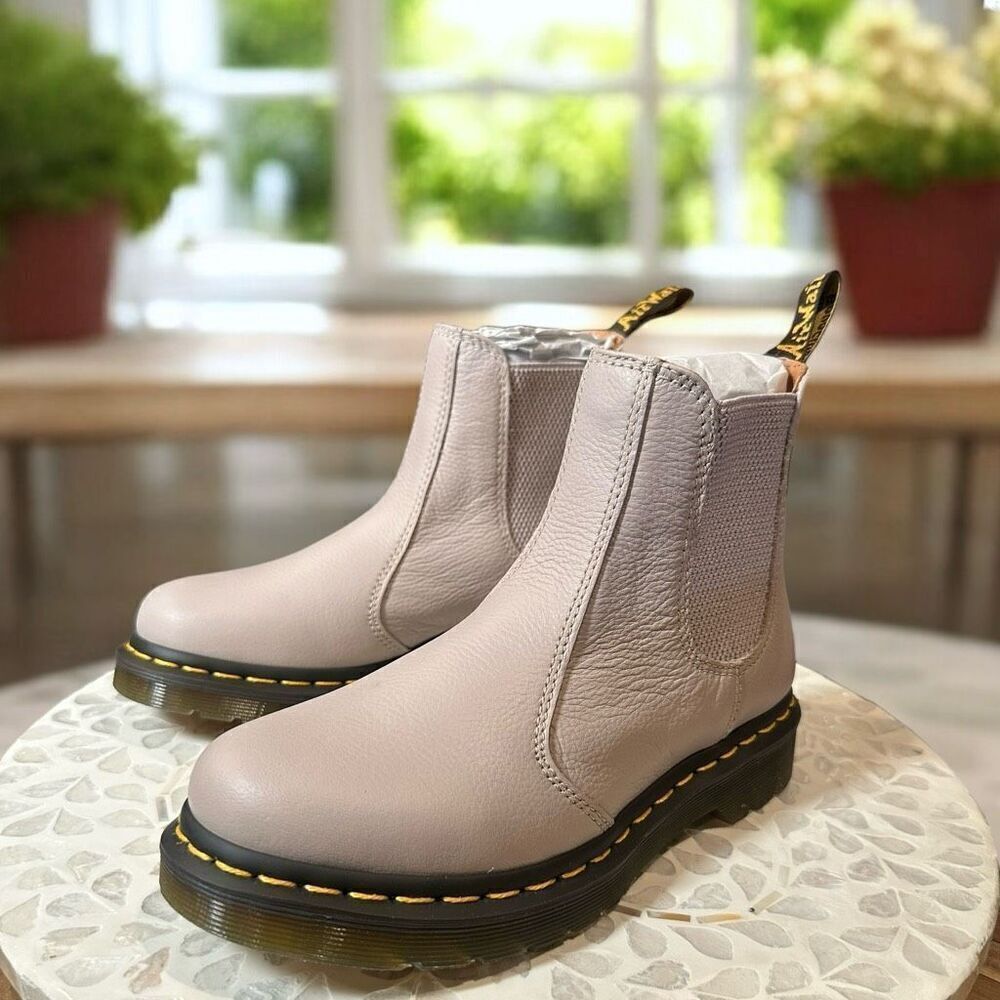 Dr. Martens 2976 Chelsea Boots Vintage Taupe Virginia Leather Women’s Size 6 EU